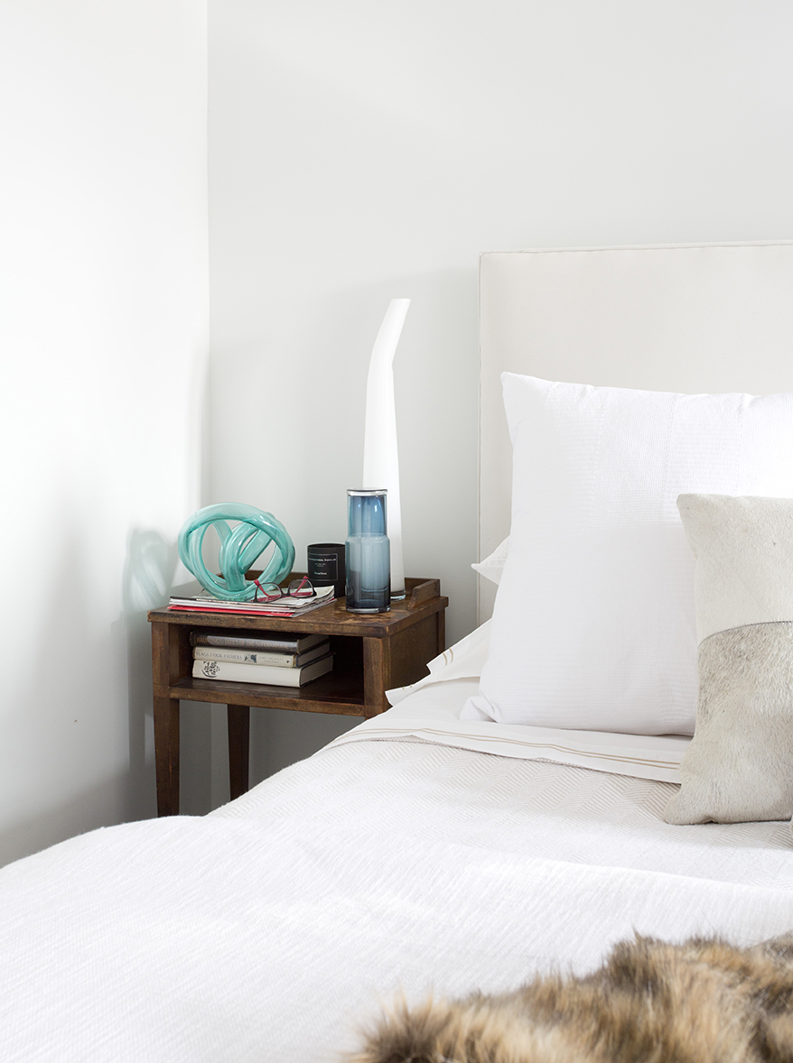 WHIW78_PAMELADAILEYDESIGN-MASTER-BEDROOM-CASUAL-VIGNETTE.jpg