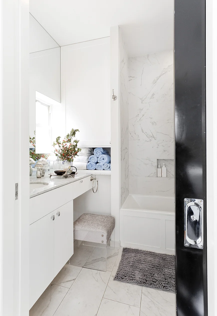 WHIW78_PAMELADAILEYDESIGN-SMALL-MASTER-BATH.jpg
