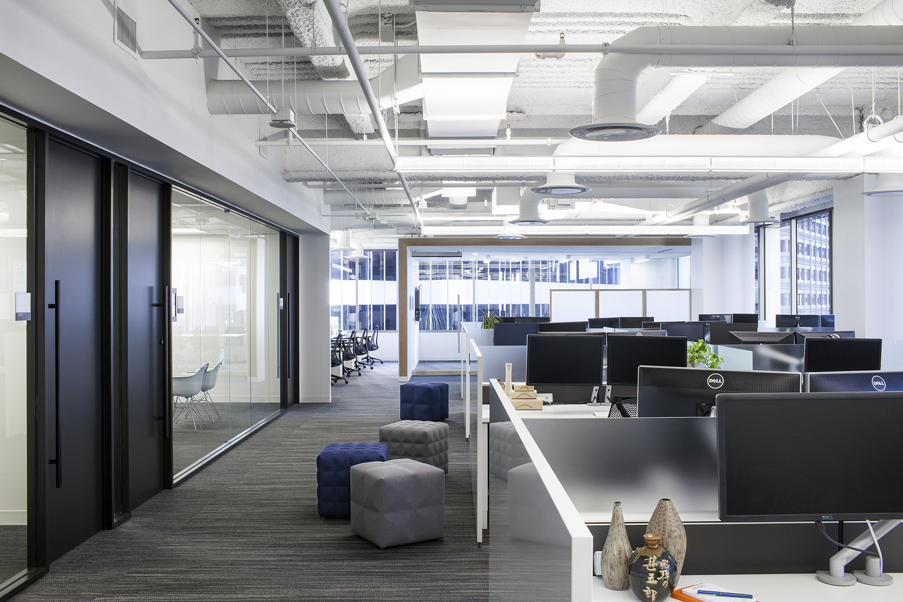 Xoom_326_workstations.jpg