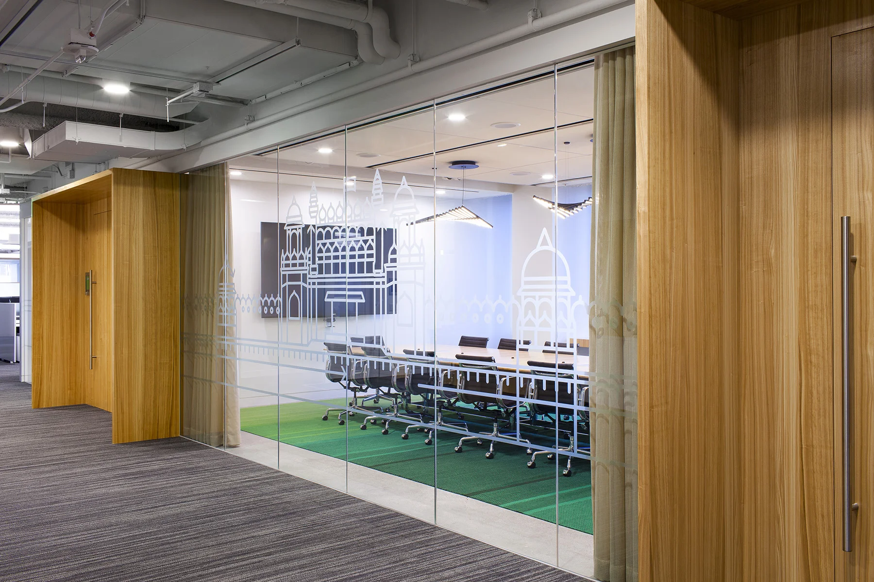 Xoom_348_boardroom.jpg