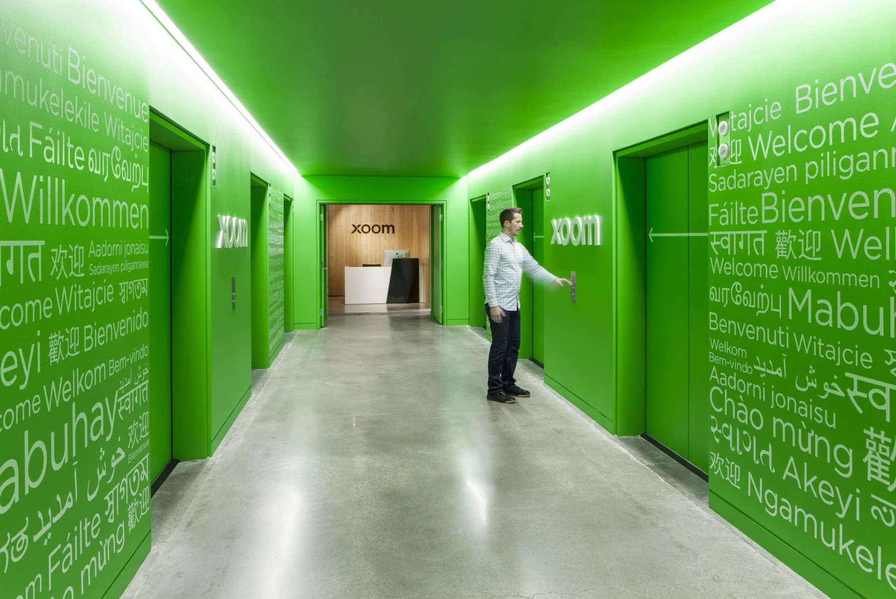 01_Xoom_elev_lobby_grn.jpg