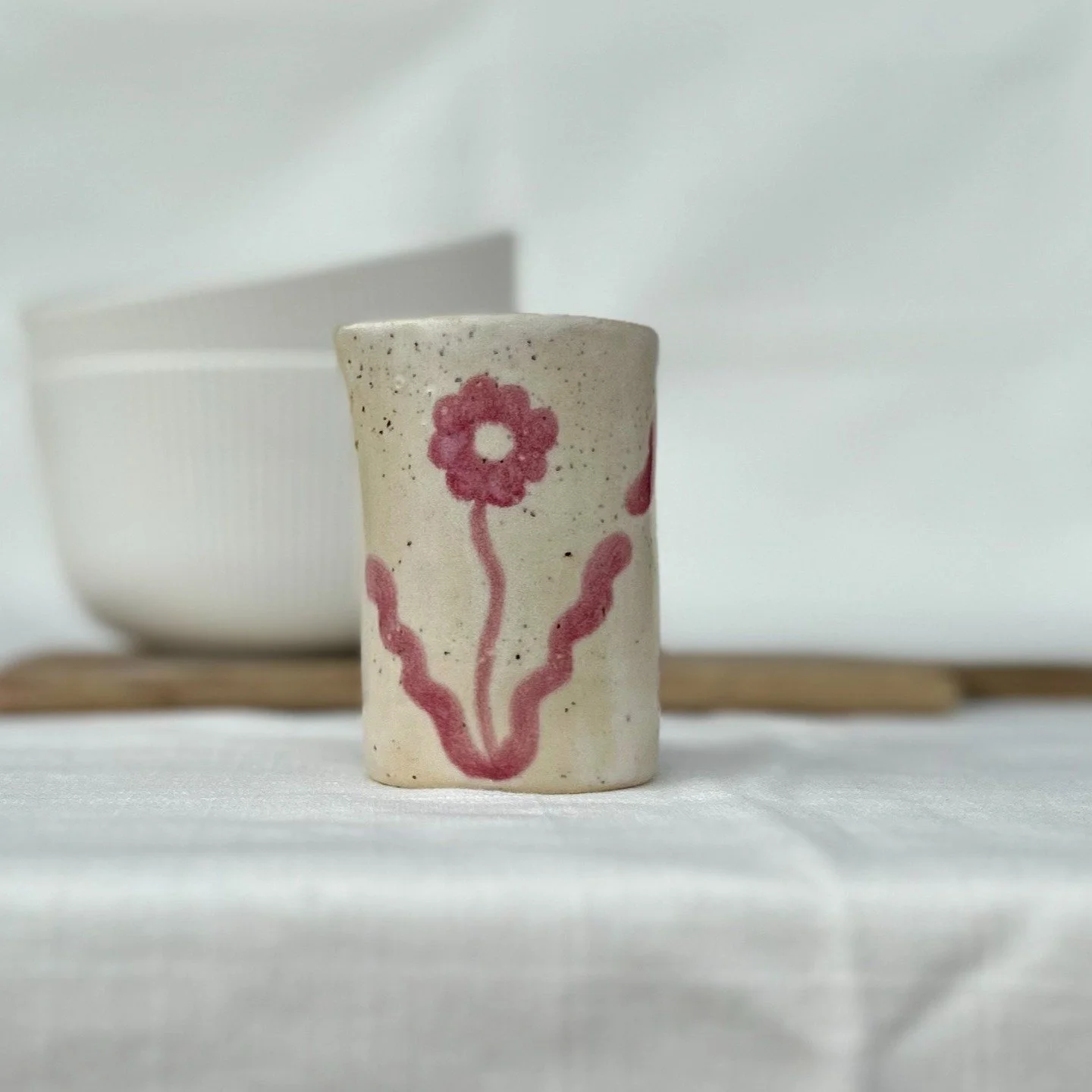 🌸 Summer will be over before you know it! Get in the last days of the season with a happy little #flower cup with a spout. Perfect for creamer, salad dressings or sauces. 

#wheelthrown #wheelthrownpottery #potterylife #potterywheel #ceramicdesign #