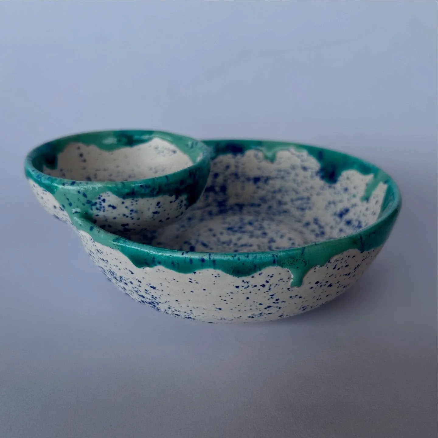 A bowl for your olives and pits (or your carrots and hummus, or your yogurt and honey&hellip;)

#wheelthrown #potterylove #potterywheel #ceramicstudio #wheelthrownceramics #spectrumglazes #functionalceramics