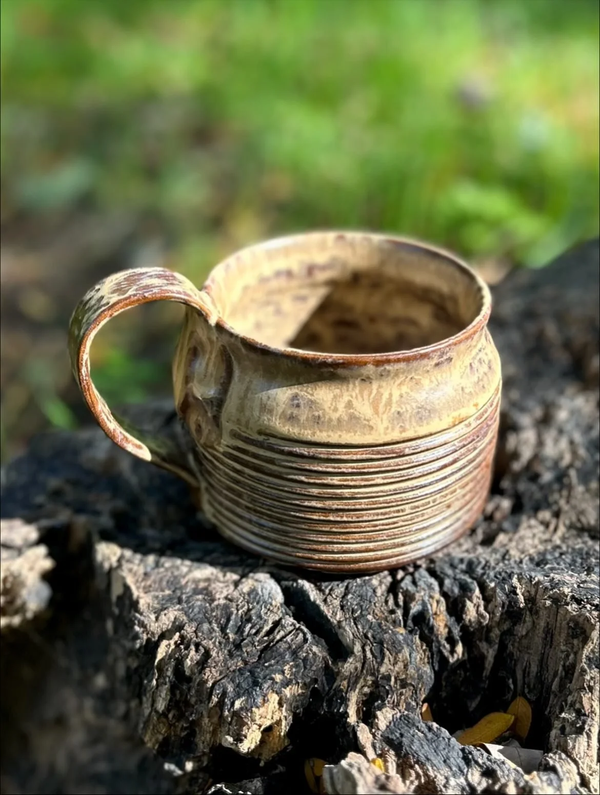 A drippy mug for your cider or mulled wine 🍷

#wheelthrownceramics #wheelthrown #potterylife #potterystudiolife #ceramicstudio #ceramicartist #spectrumglazes