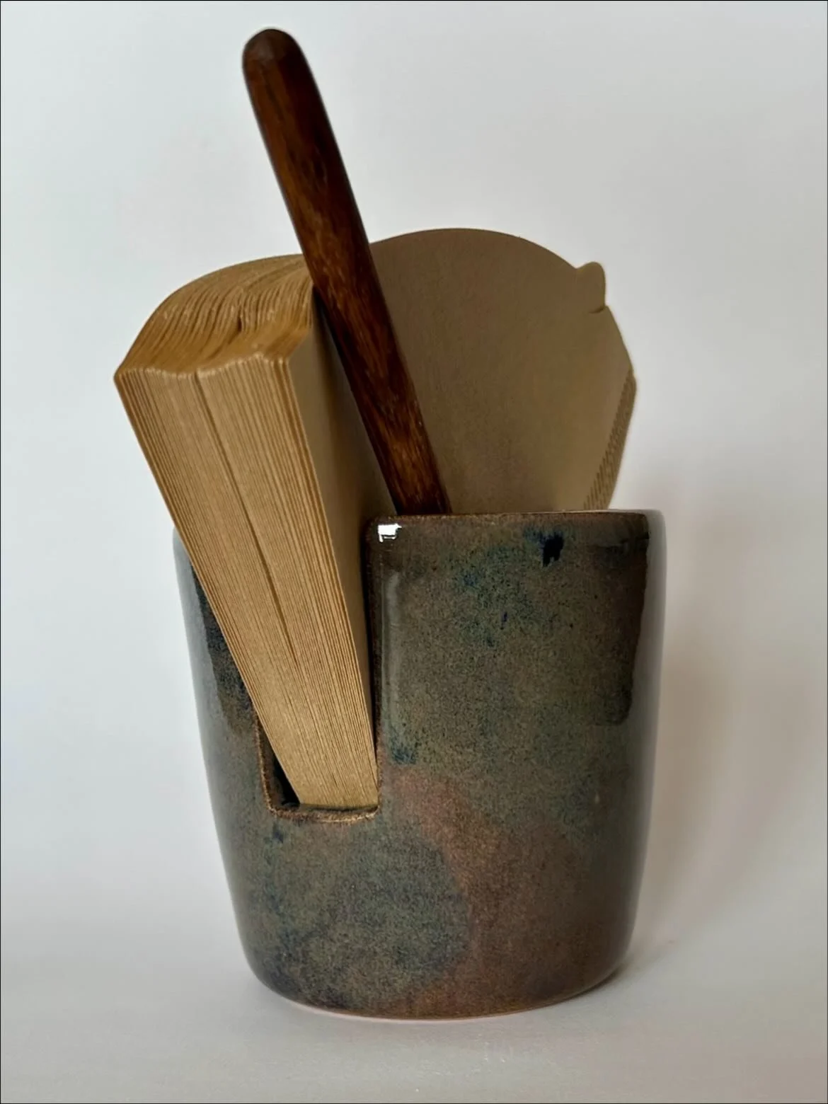 Coffee filter and accessories holder. Necessary, no. Fun, yes!

#wheelthrownceramics #pottery #functionalpottery #ceramicartists #spectrumglazes #coffeeaccessories