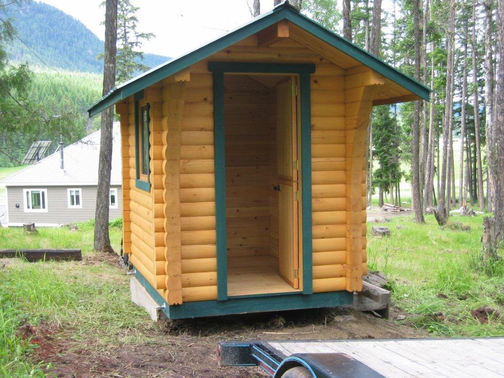  Outdoor washroom utilizing RB 6x6" Pine D-logs 