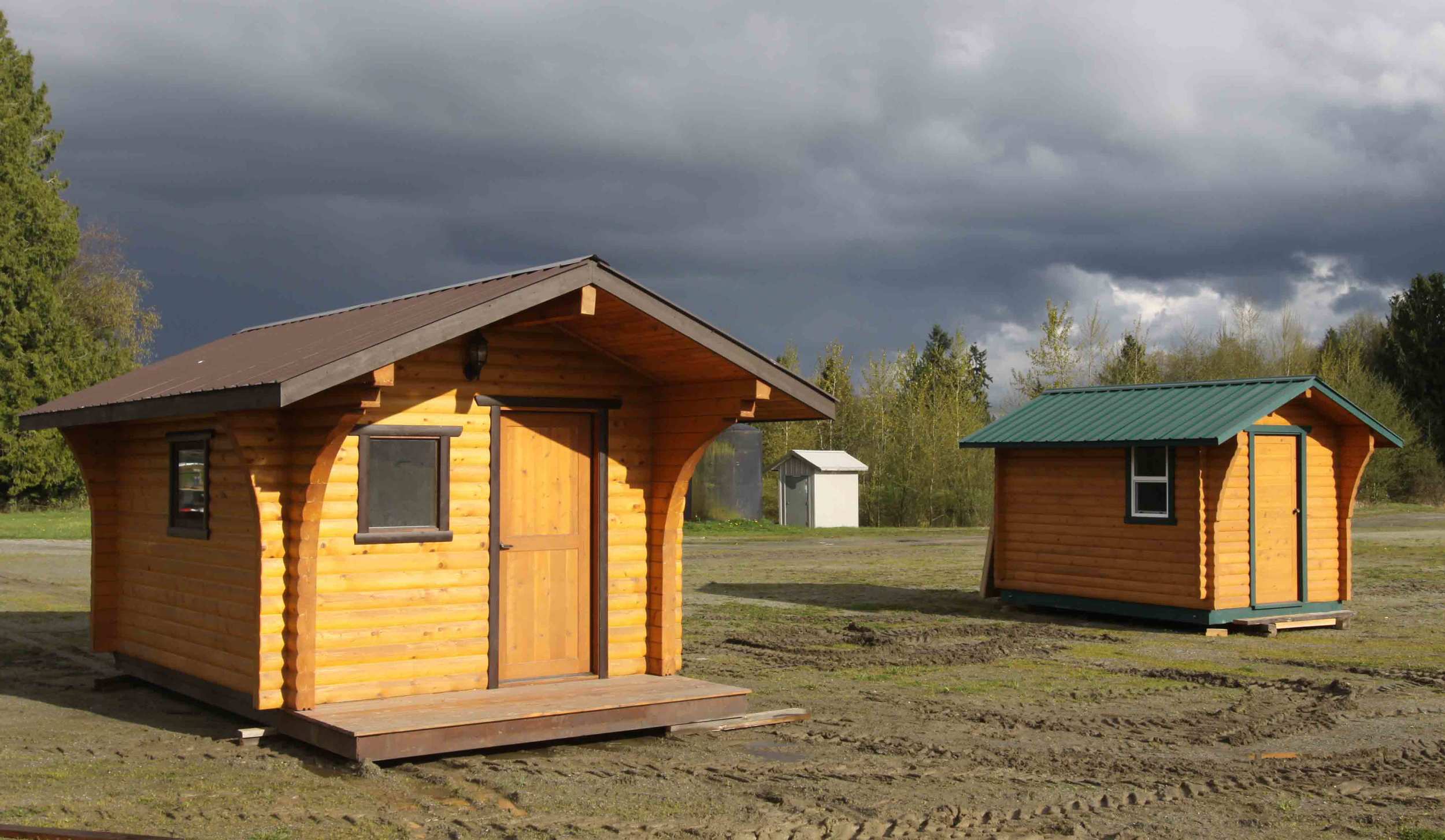  Left: Guest House using RB 6x6" Pine D-log Right: Outdoor Sauna made with RB 4x6" Pine D-log 