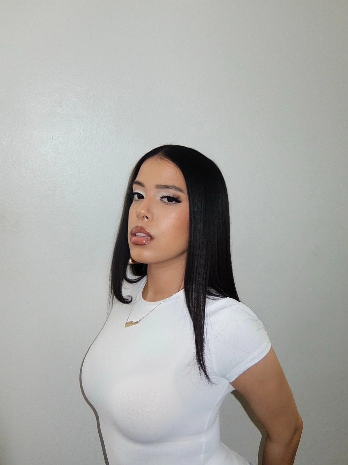 ilham Releases New Single, "make the room look twice"