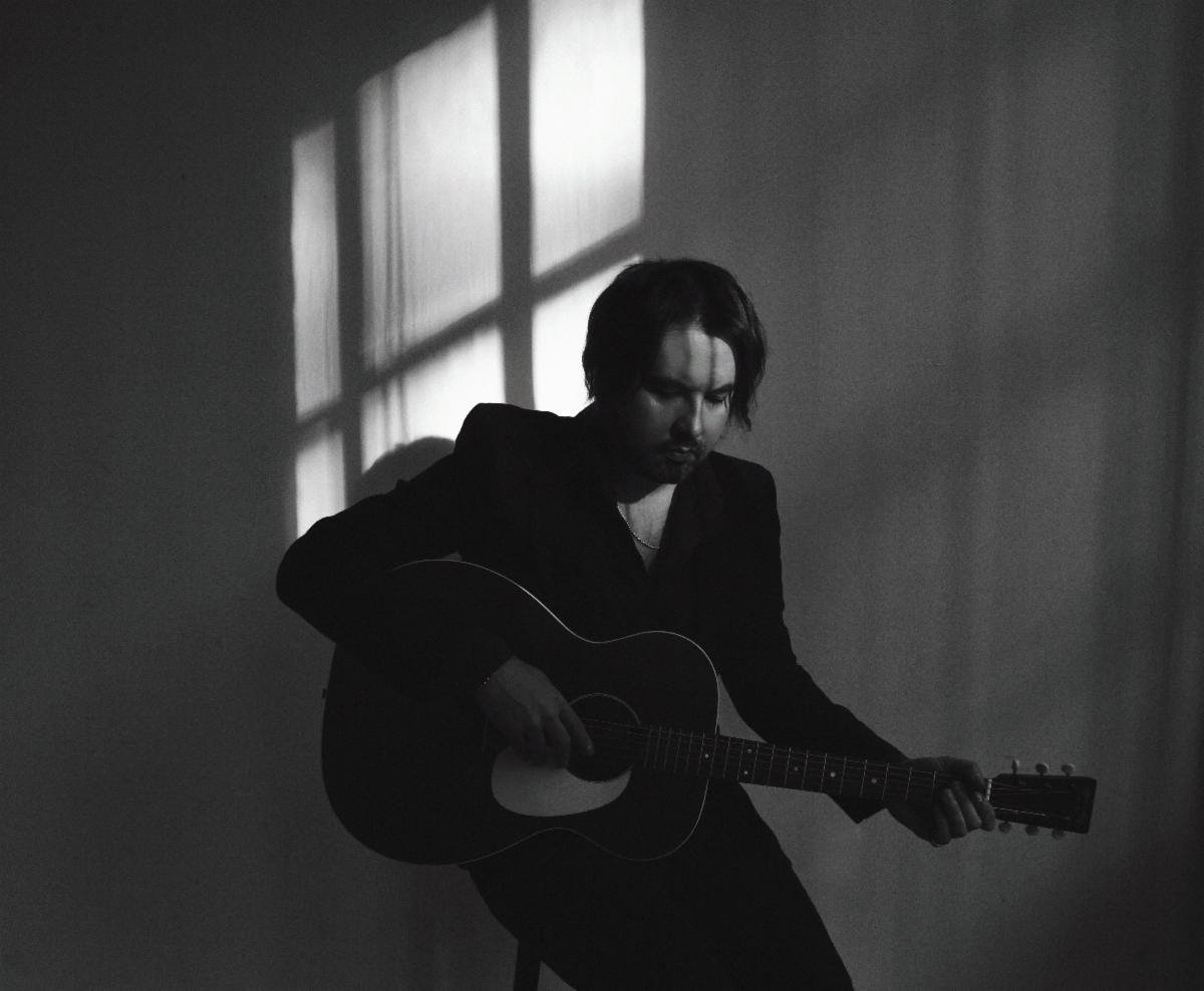 Coyle Girelli Releases New Single "Everyone But Me And You"