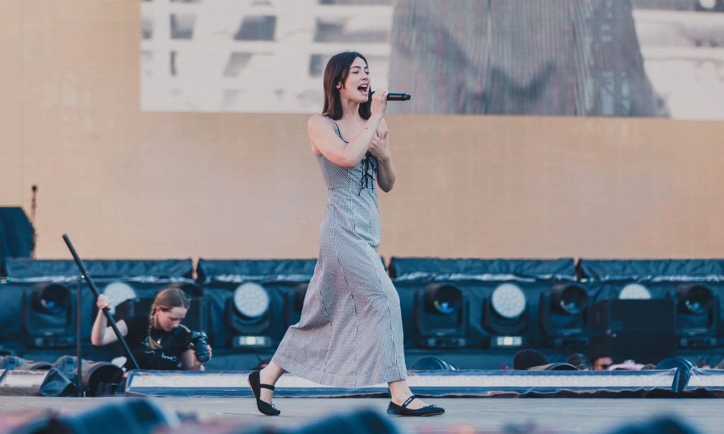 Gracie Abrams Annnounces 'Look at My Life' 2026-2027 Tour Dates