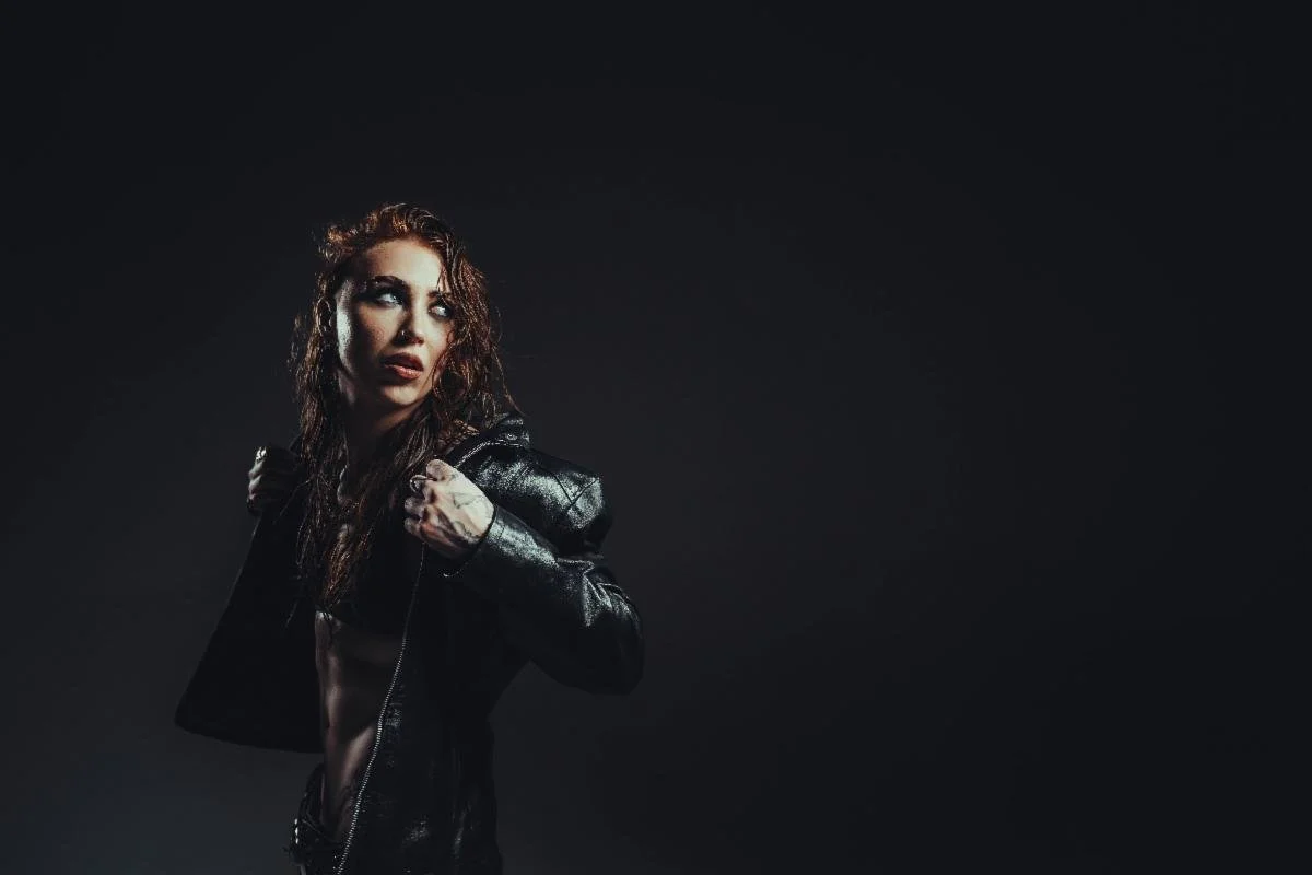Kami Kehoe Release New Single "THE END", Announces New Album 'LOVE IS A WEAPON'