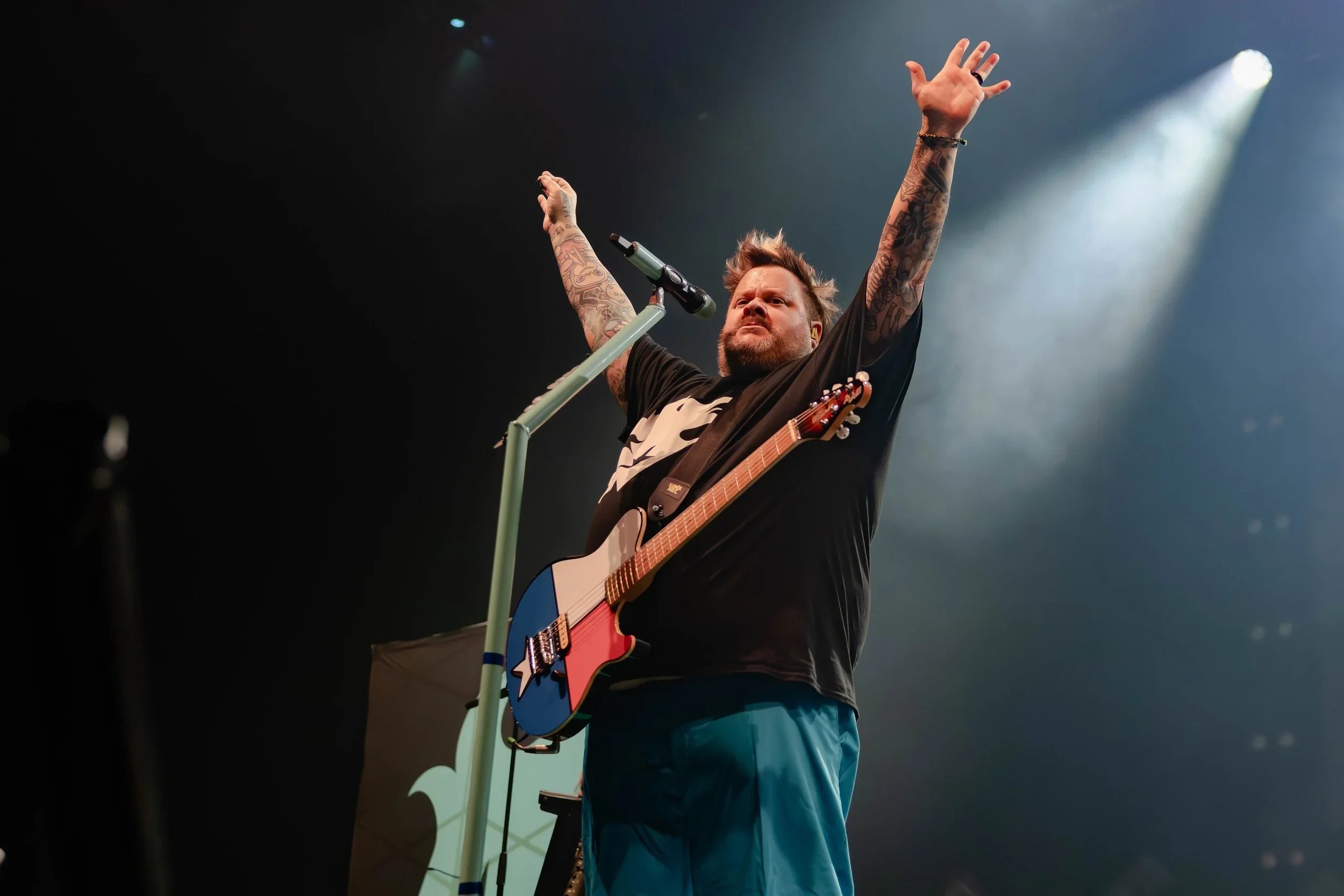 Interview: Bowling For Soup's Jaret Reddick on Playing Cover Songs, Re-Recording Their Music, And Touring With Simple Plan