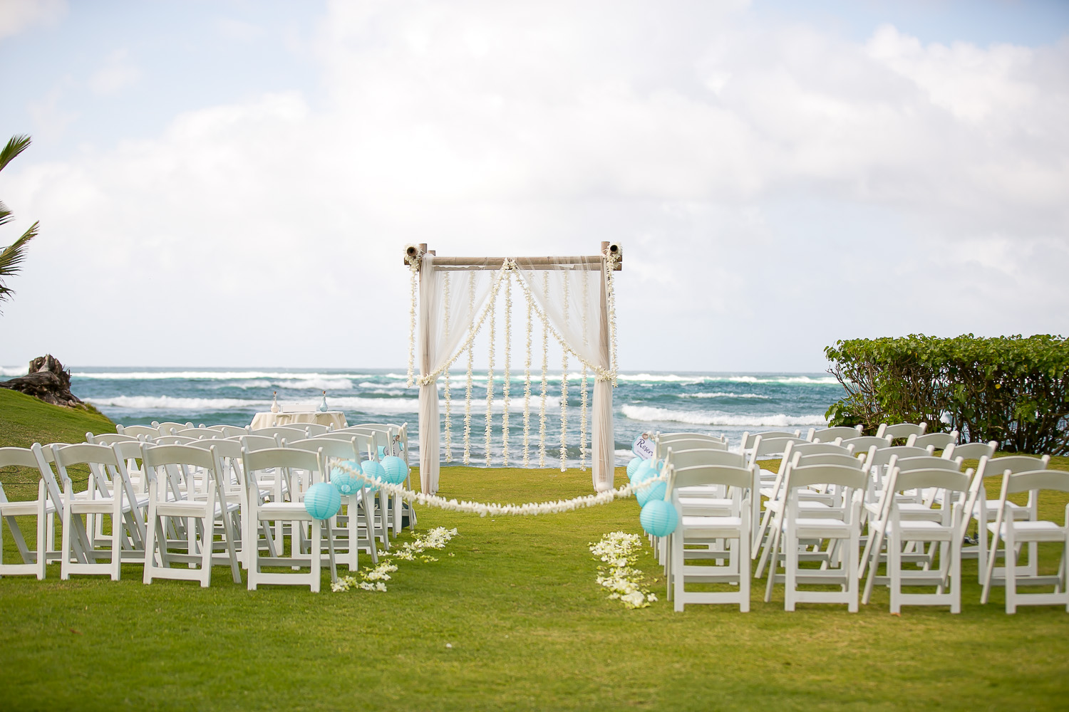 oahu wedding photography, chris holt photography, wedding, love, beach, north shore, hawaii, loulu palm estate, private estate, watanabe florals