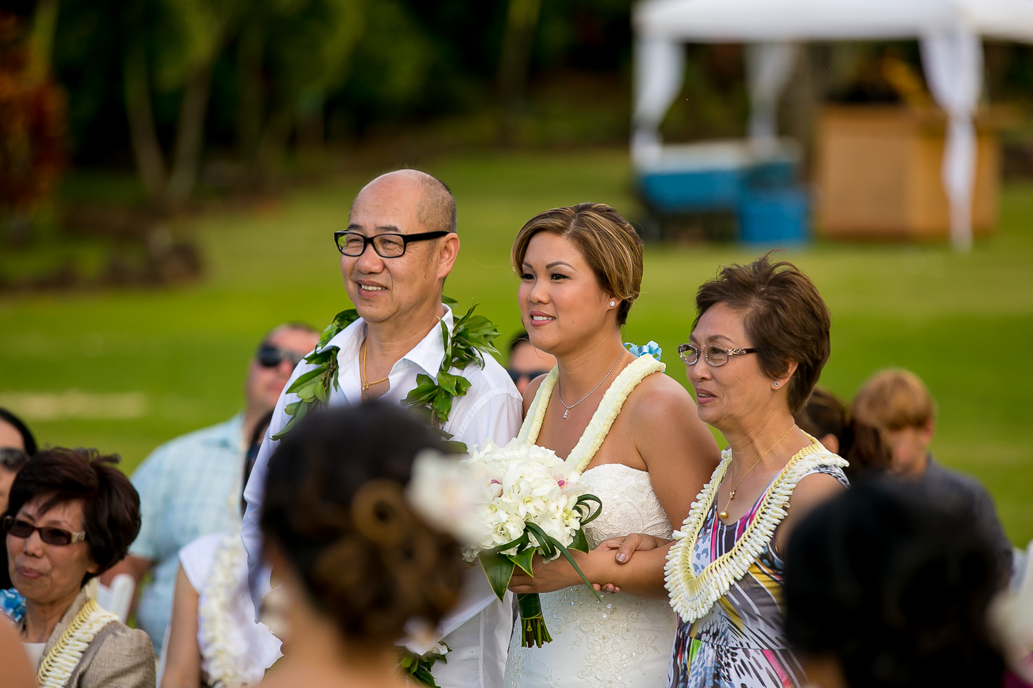 oahu wedding photography, chris holt photography, wedding, love, beach, north shore, hawaii, loulu palm estate, private estate