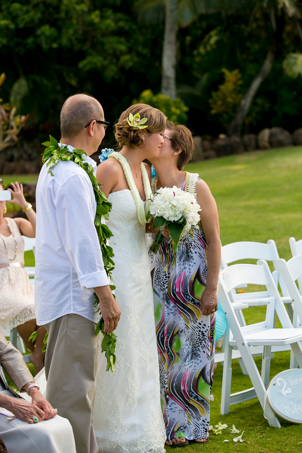 oahu wedding photography, chris holt photography, wedding, love, beach, north shore, hawaii, loulu palm estate, private estate