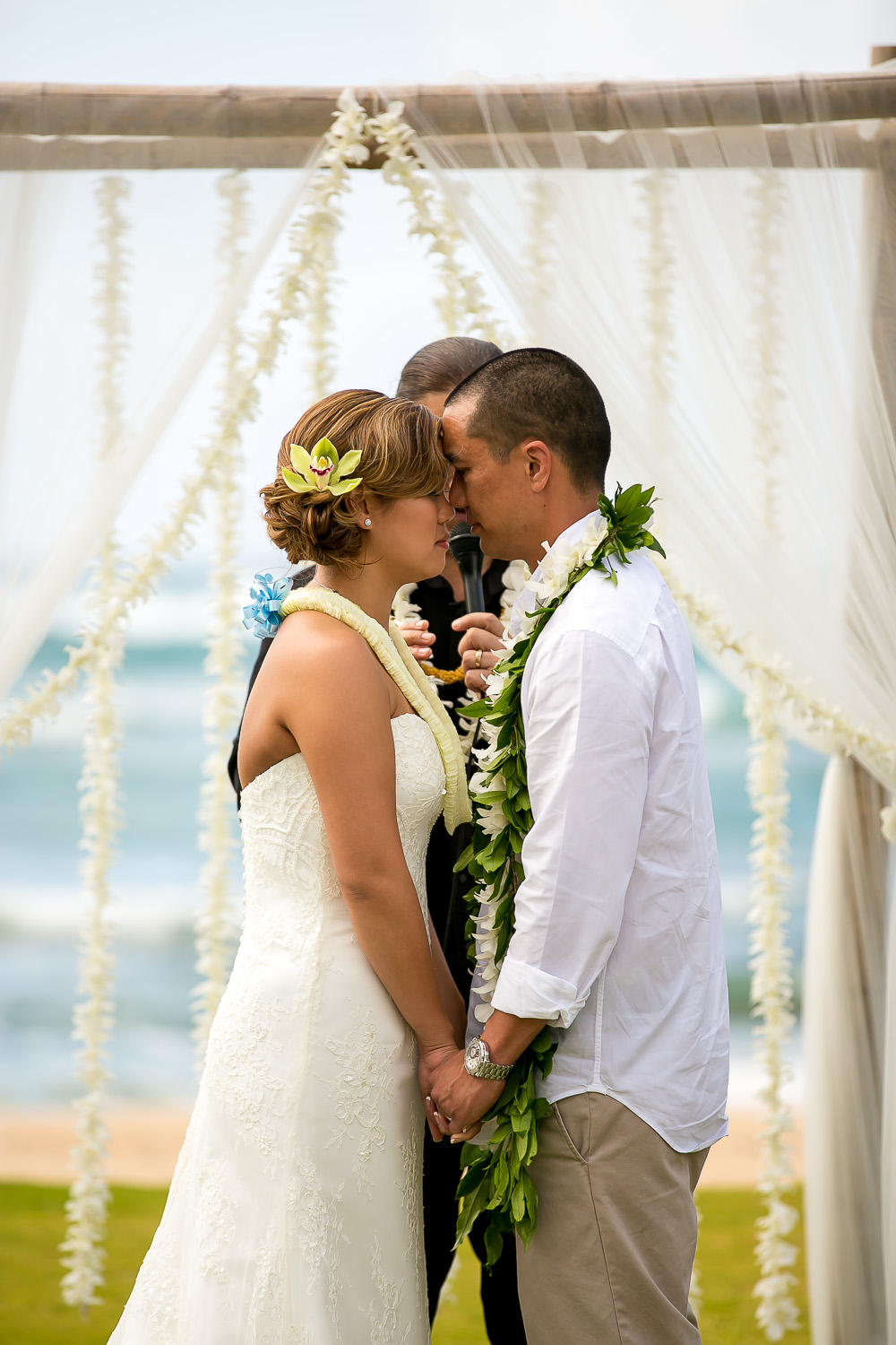 oahu wedding photography, chris holt photography, wedding, love, beach, north shore, hawaii, loulu palm estate, private estate