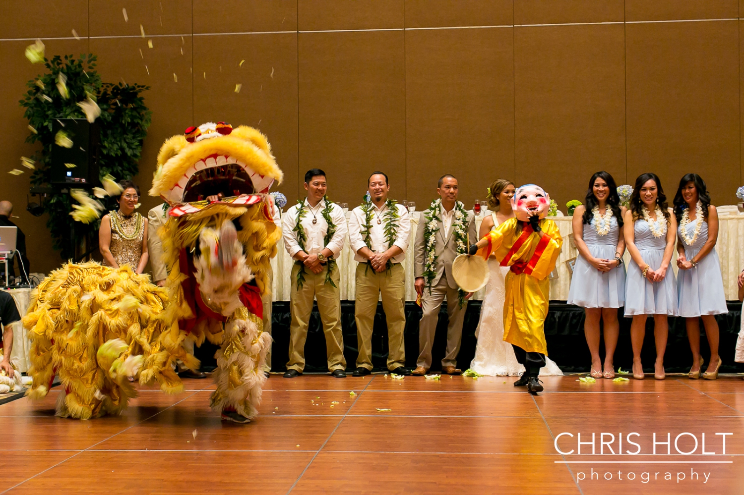 hilton los angeles, universal hilton, chinese wedding, tea ceremony, reception, lion dance, chris holt photography, wedding, southern california, los angeles wedding photography