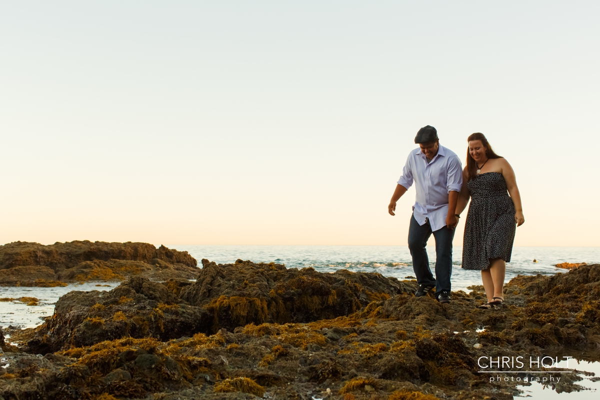  laguna beach, engagement session, portraits, beach, cliffs, shaws cove, engaged, casual, relaxed, professional photographer, chris holt, orange county, outdoor, tidepools, ocean, wedding, sunset