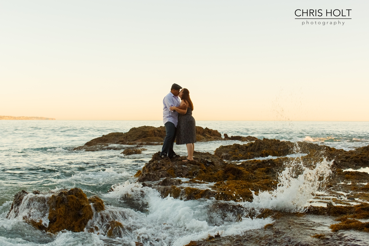  laguna beach, engagement session, portraits, beach, cliffs, shaws cove, engaged, casual, relaxed, professional photographer, chris holt, orange county, outdoor, tidepools, ocean, wedding