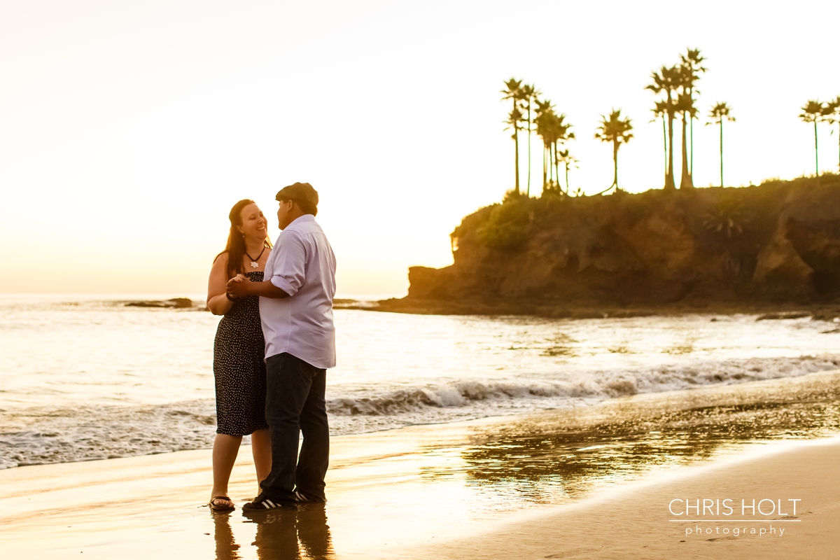  laguna beach, engagement session, portraits, beach, cliffs, shaws cove, engaged, casual, relaxed, professional photographer, chris holt, orange county, outdoor, tidepools, ocean, wedding, sunset