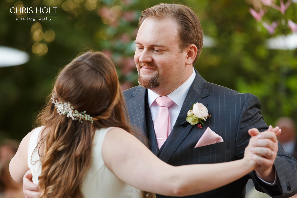  Groom and Bride first dance outdoor at Storrier-Stearns Japanese Garden 