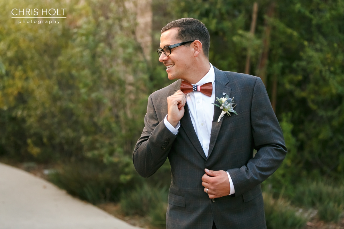 groom portrait with his bowtie