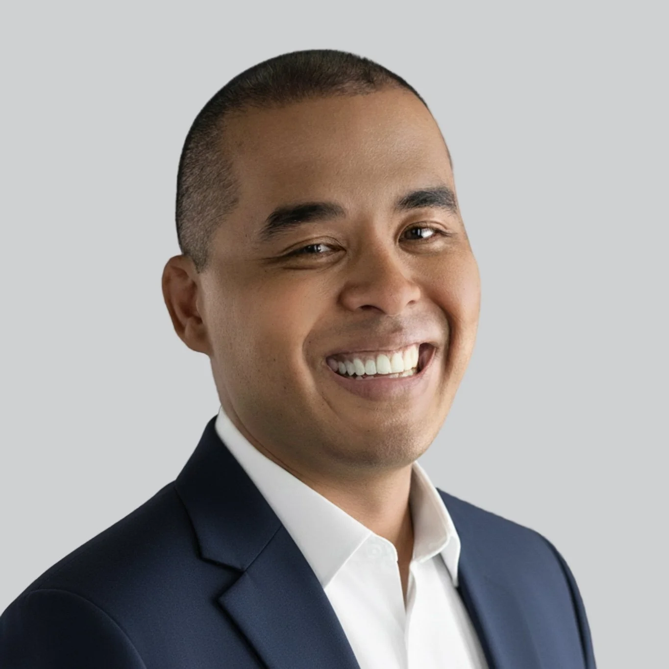 Chris Holt Executive Headshot Photographer in blue blazer