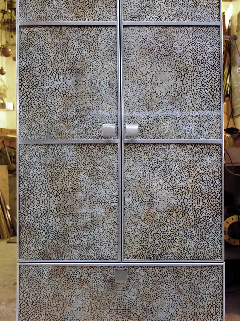 Emma Peascod’s shagreen design in verre églomisé.