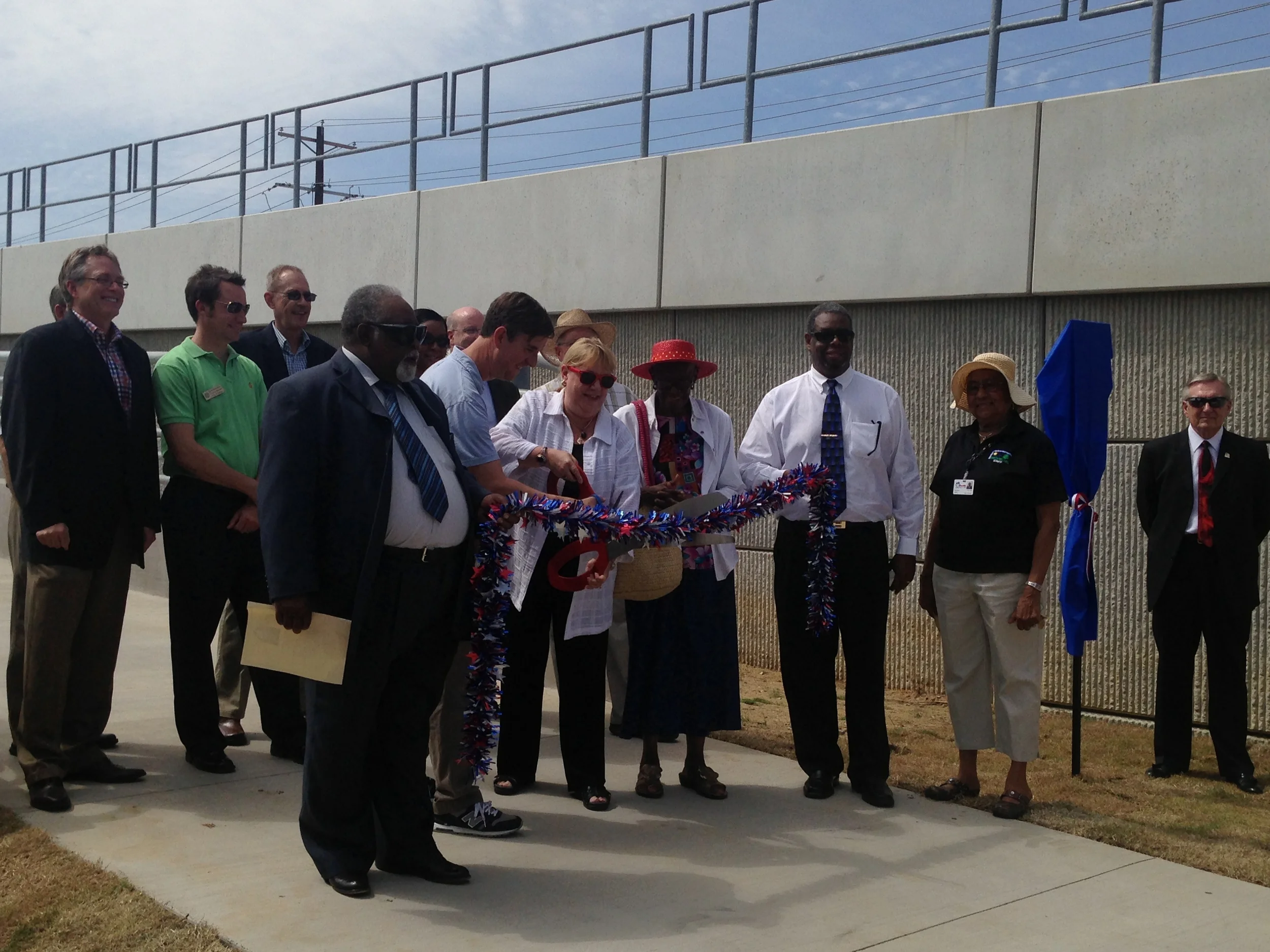 Pete Kamp and Kevin Roden cutting the ribbon for the new MLK bridge 