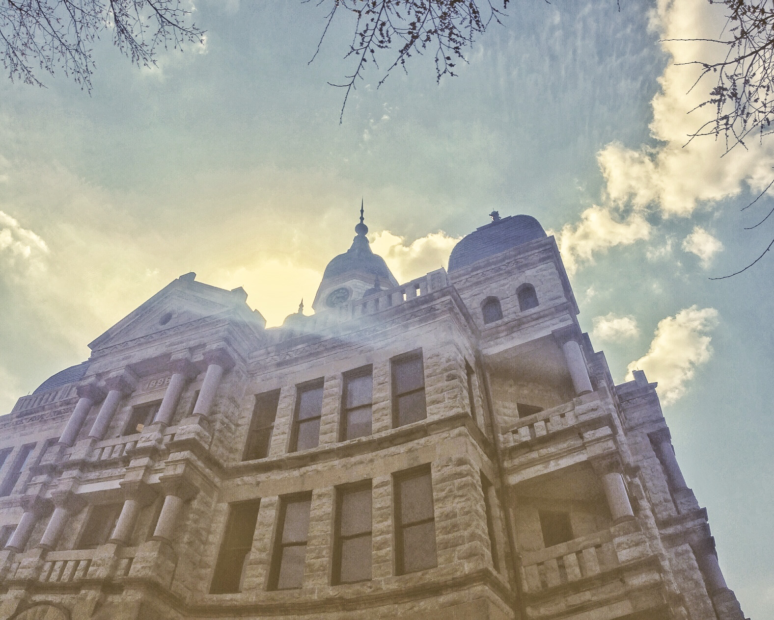 Did you read in that intro paragraph where we said we had good weather? This is what we meant. Of course, you kind of have to take a photo of the courthouse when the weather is nice (we think there's a law about it in town). 