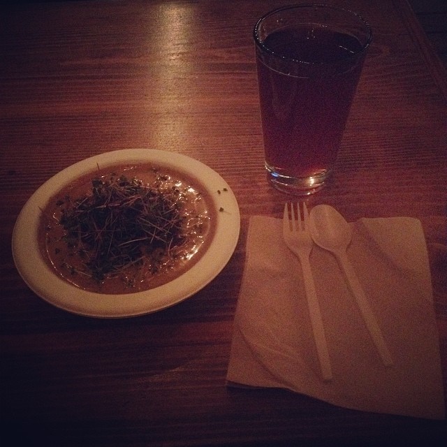 @hannahf313 enjoyed a bit of @shiitakeswerve's coconut curry alongside her Strawberry IPA. We've tried it ourselves and can vouch for its deliciousness. 