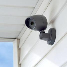 this is a FAKE security camera. i've seen similar burglar retardant devices and think they are all dumb. included in this list is the fake dog barking tape and the blowup man. 
