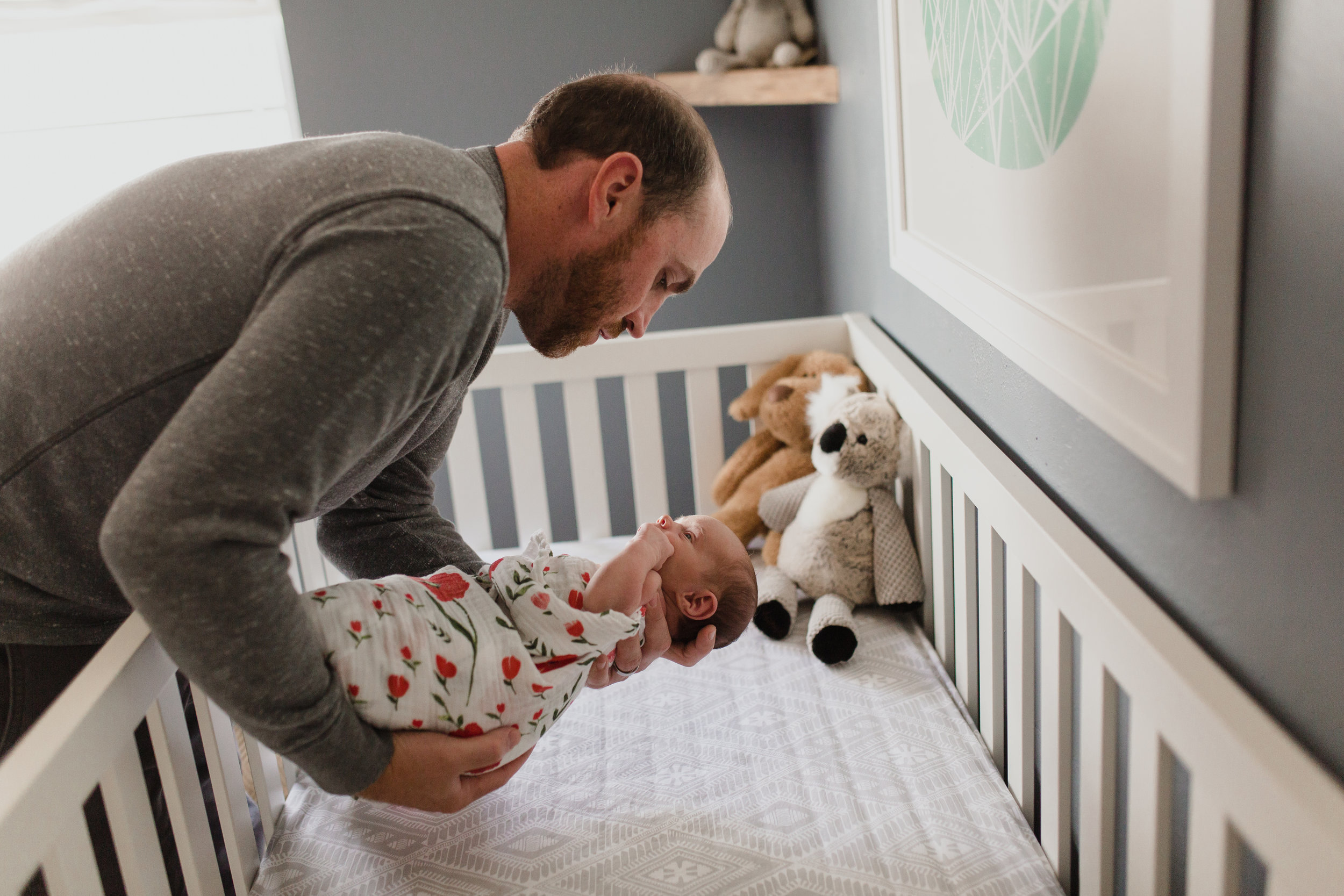 Dad_Lifestyle_Photographer_Nursery_Gender_Neutral_Swaddles.JPG