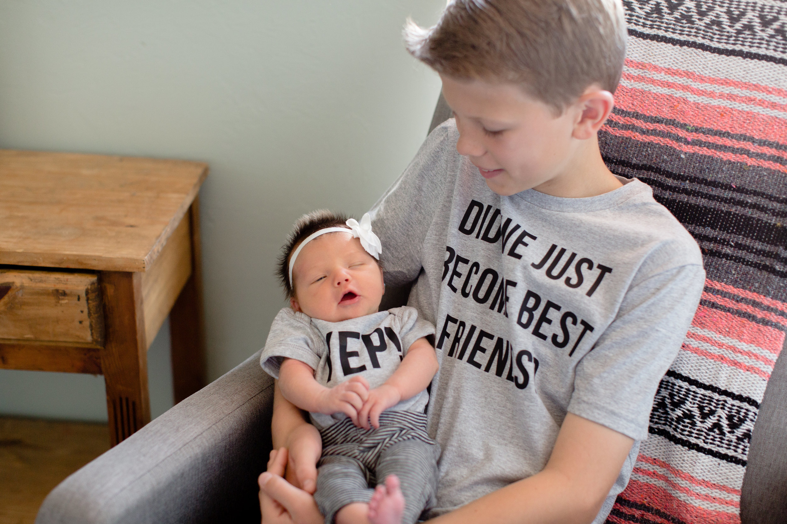 best_family_photographer_OKC_siblings_big_brother.JPG