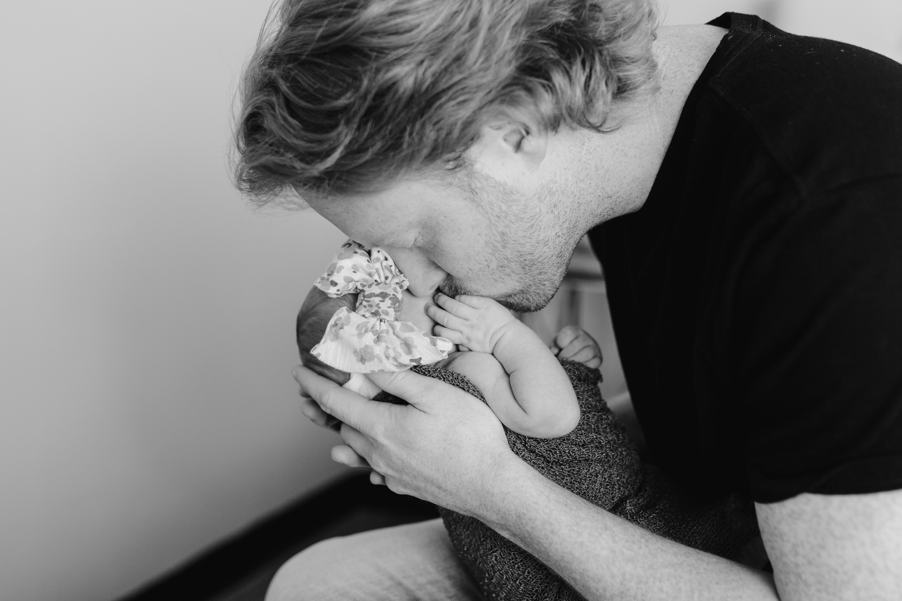 father_daughter_best_newborn_photographer_OKC_studio.jpg