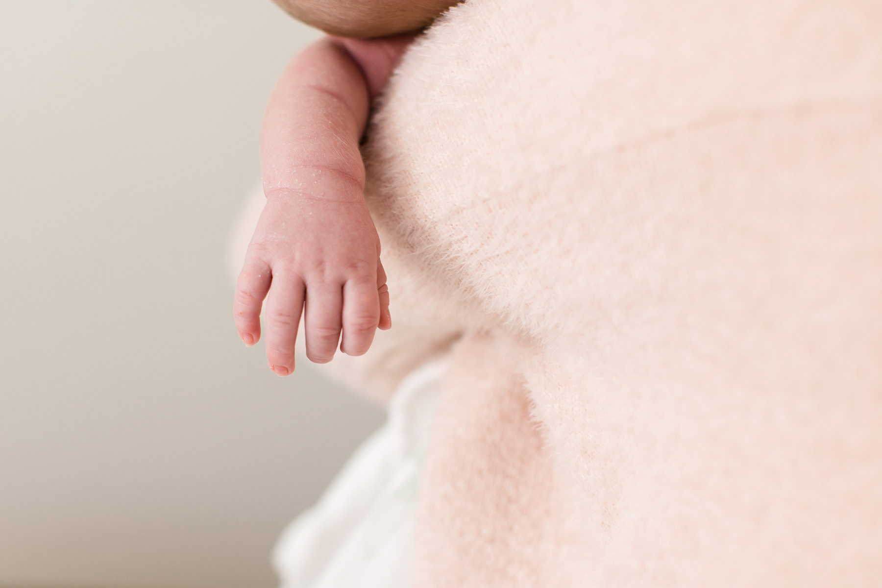 OKC_newborn_photography_baby_hands.jpg