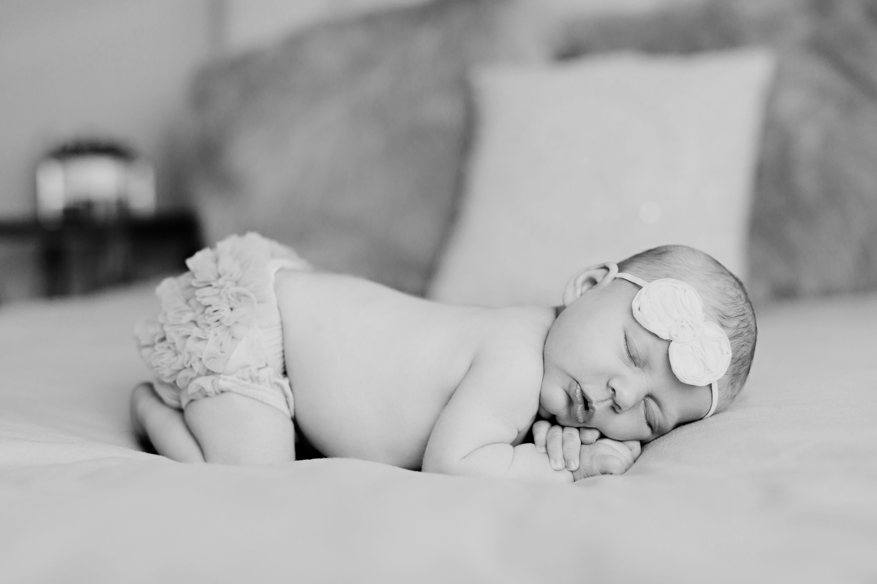 sleepy_newborn_photos_OKC_best_photographer_lifestyle.jpg