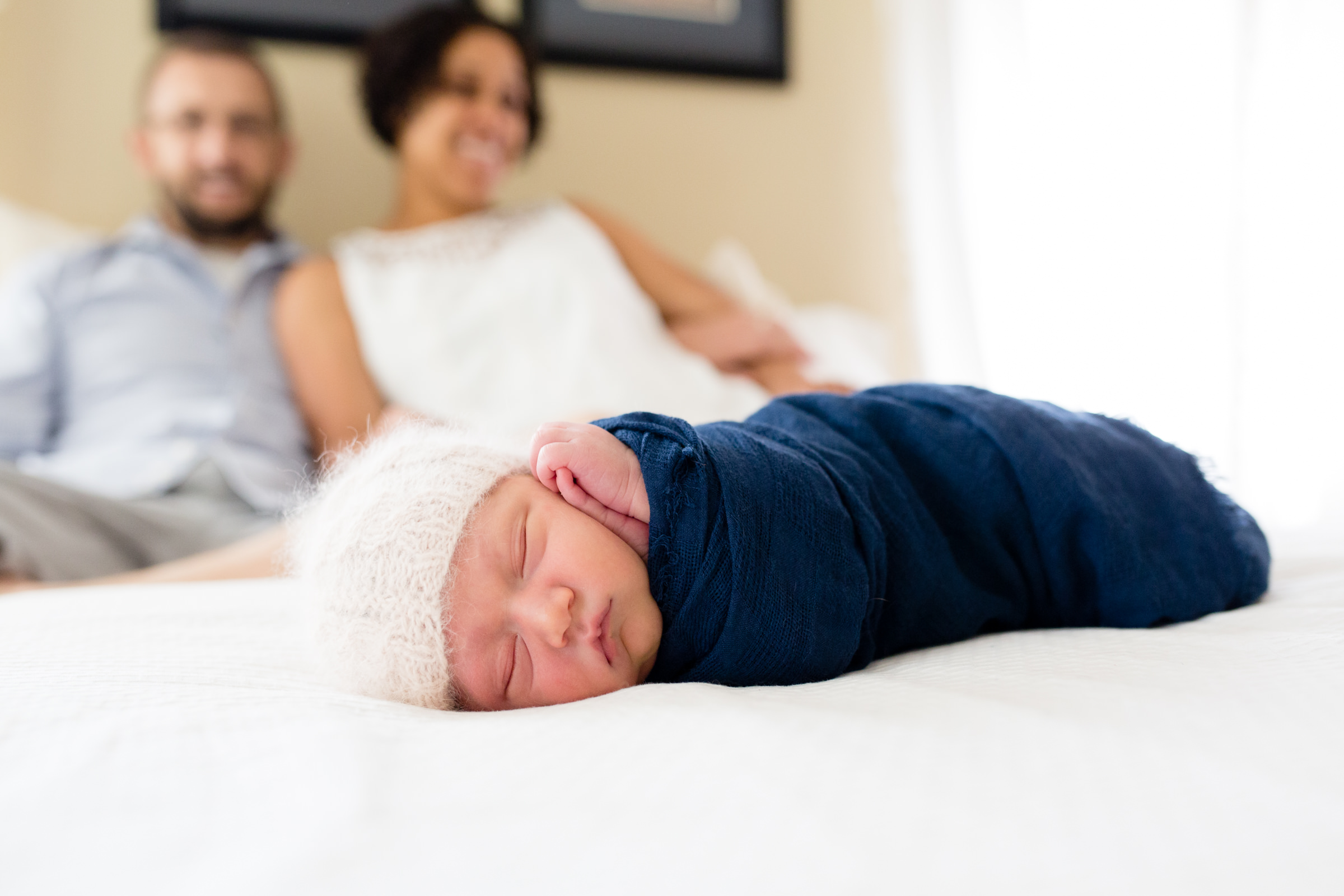 in_home_oklahoma_newborn_photographer_lifestyle_swaddled_family.JPG