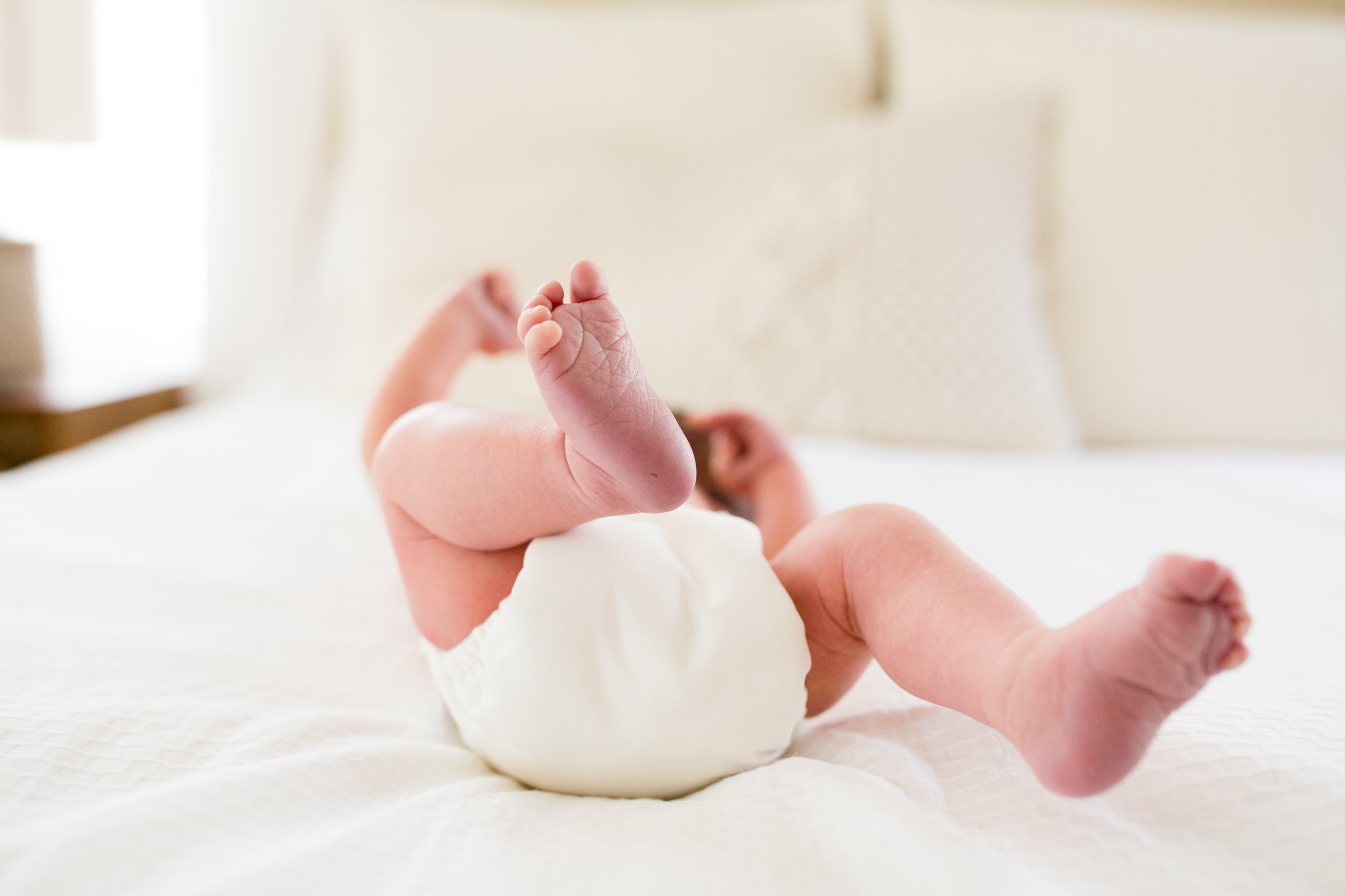 newborn_baby_feet_light_natural_in_home_photographer.JPG