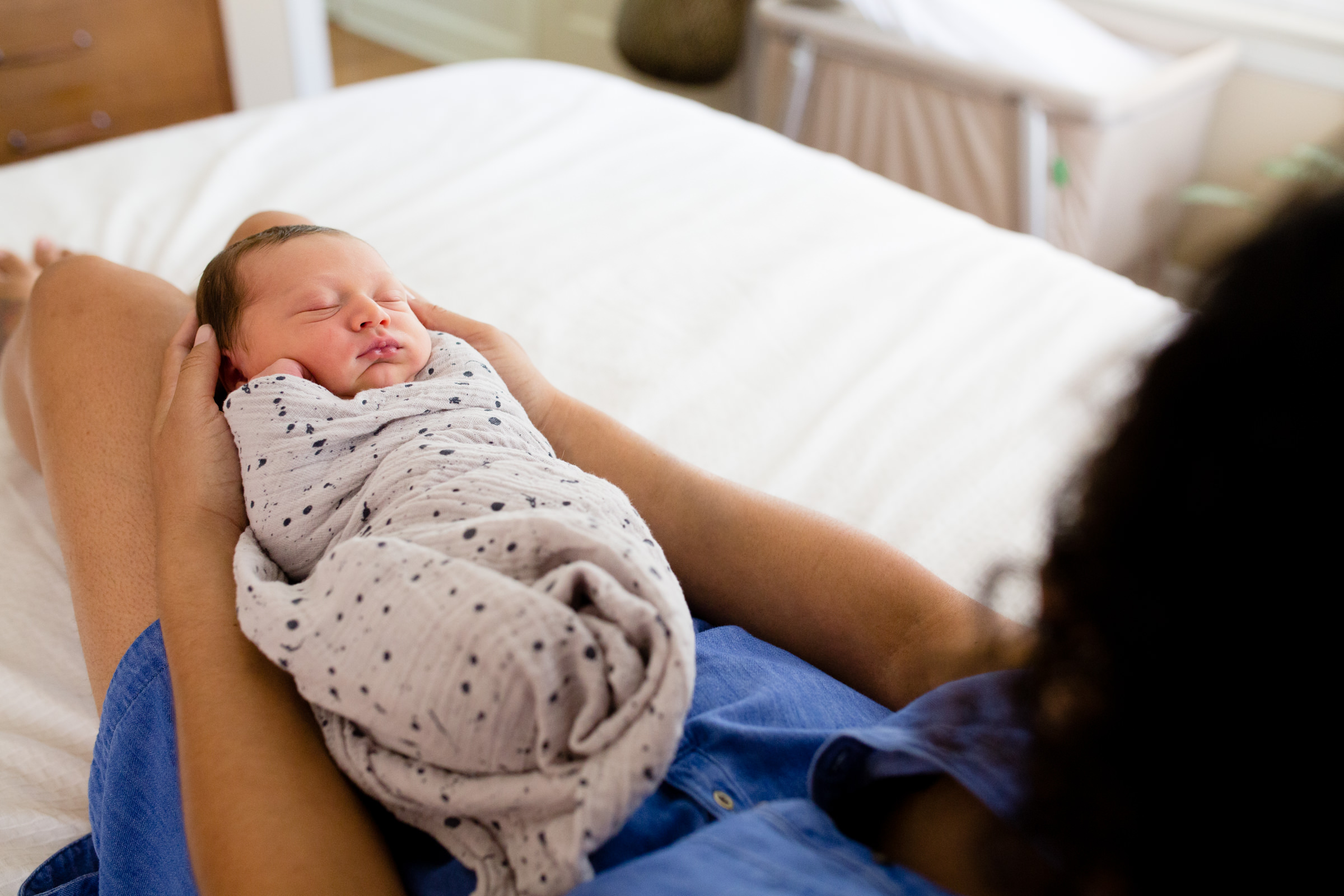 oklahoma_newborn_photographer_swaddles_in_home_documentary.JPG