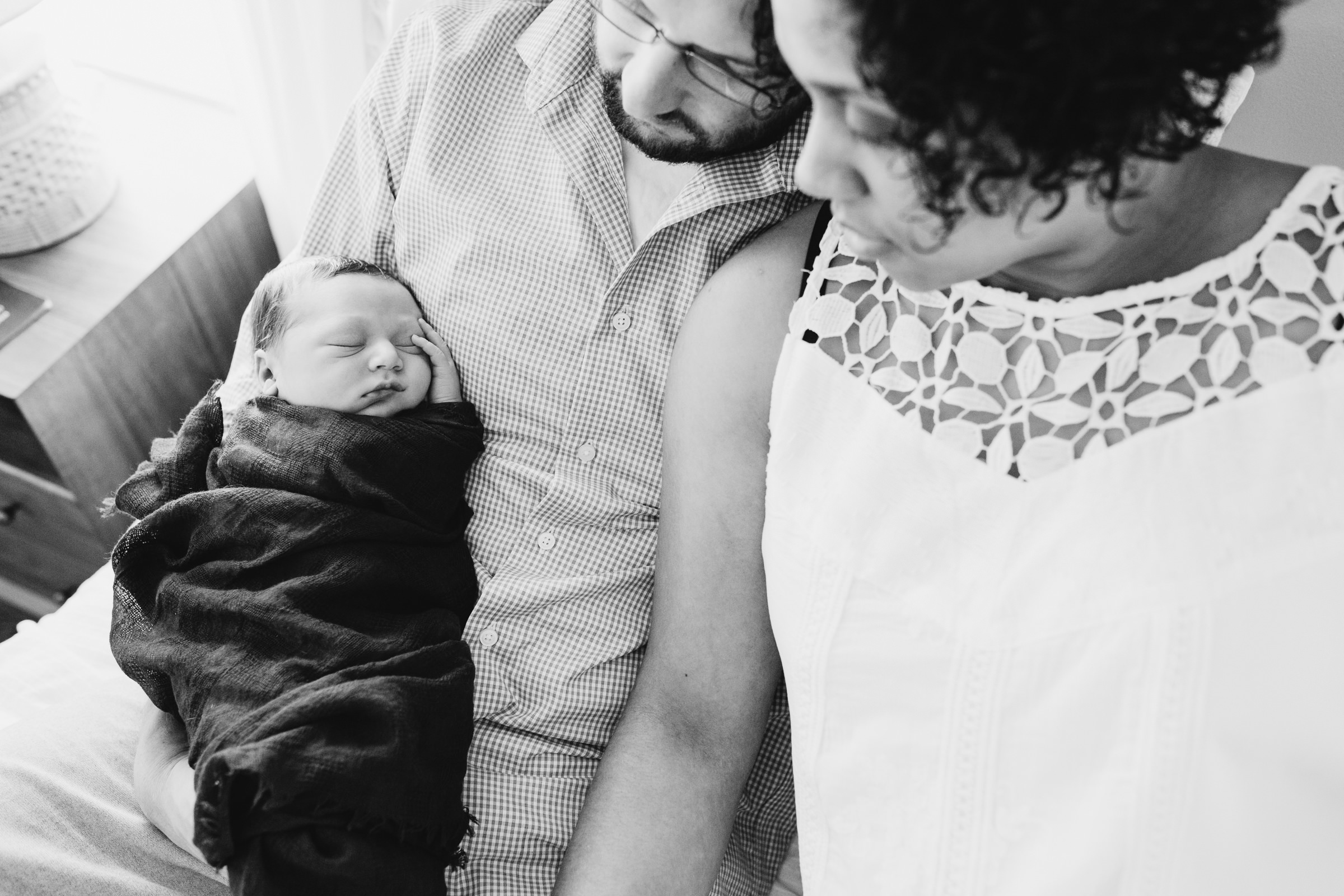 OKC_newborn_family_photogapher_lifestyle_light_airy_in_home.JPG