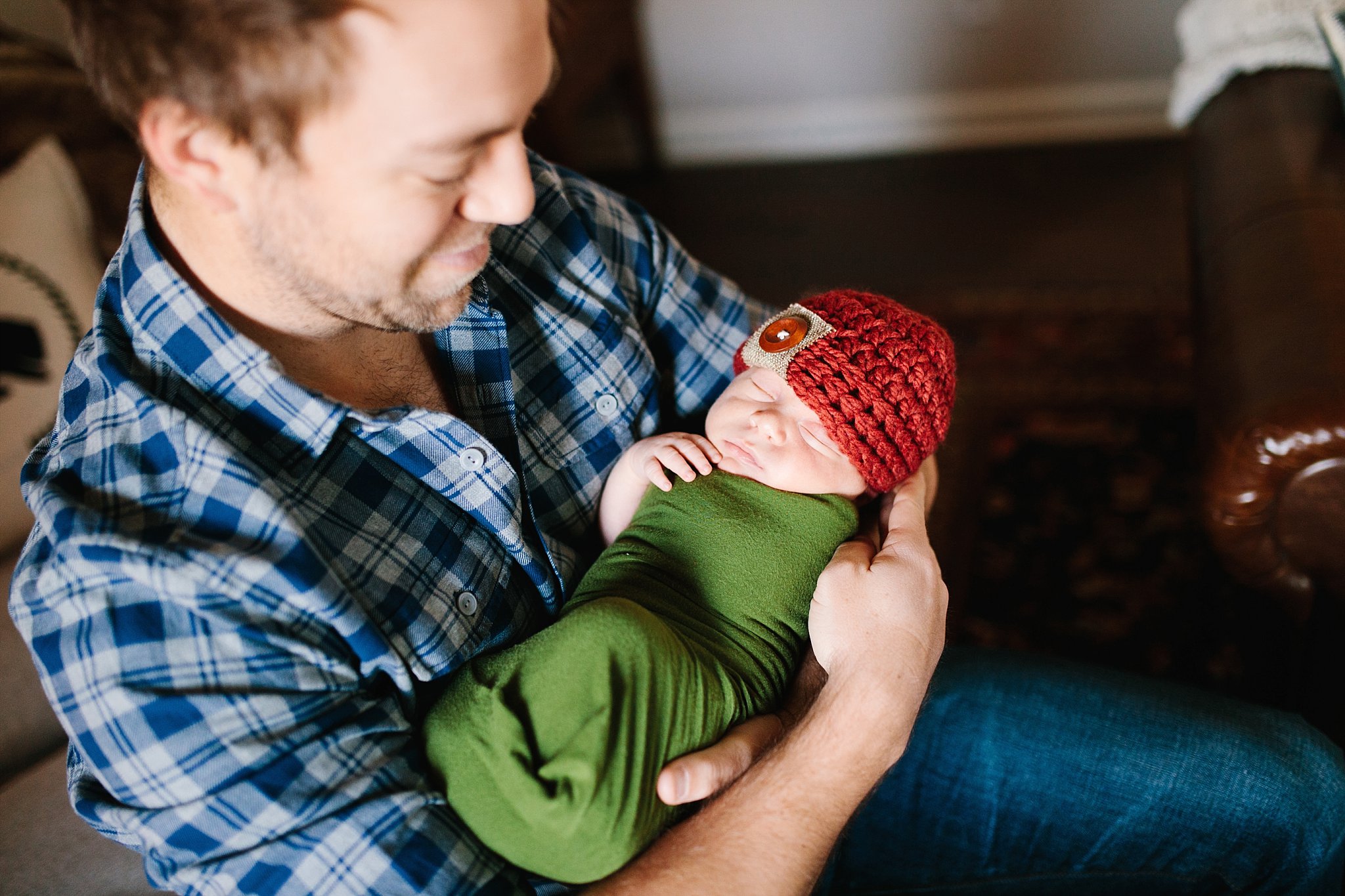 mustang-oklahoma-family-lifestyle-photographer-baby-dad-swaddle.jpg