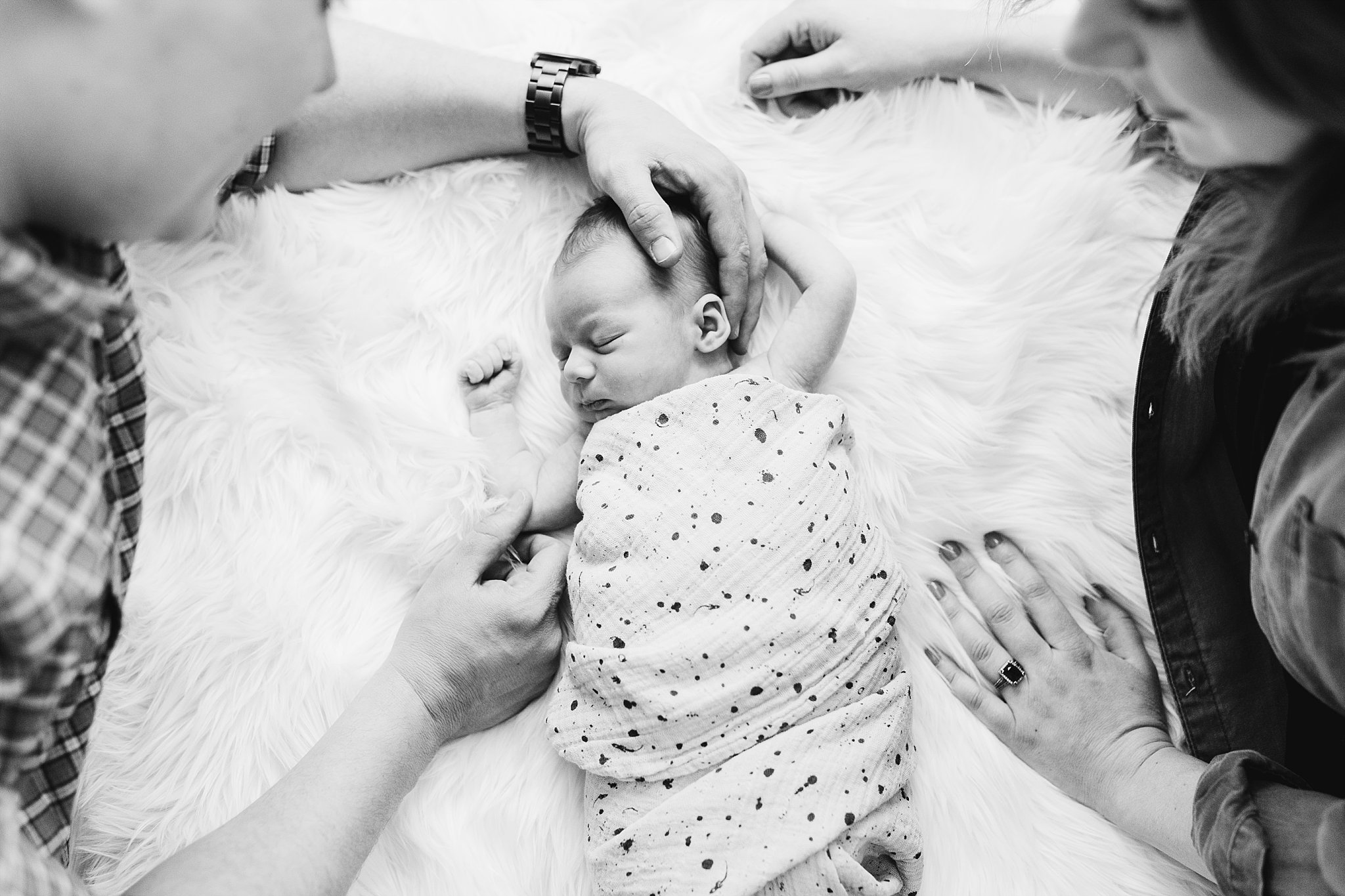 oklahoma-photographers-newborn-black-and-white-family-lifestyle.jpg