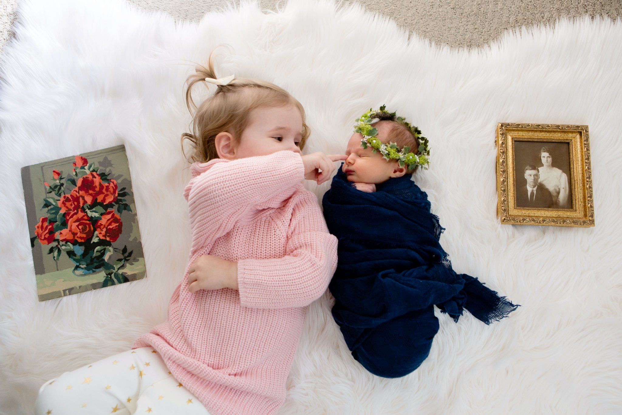 family-photography-okc-oklahoma-lifestyle-sisters-newborn-swaddle.jpg