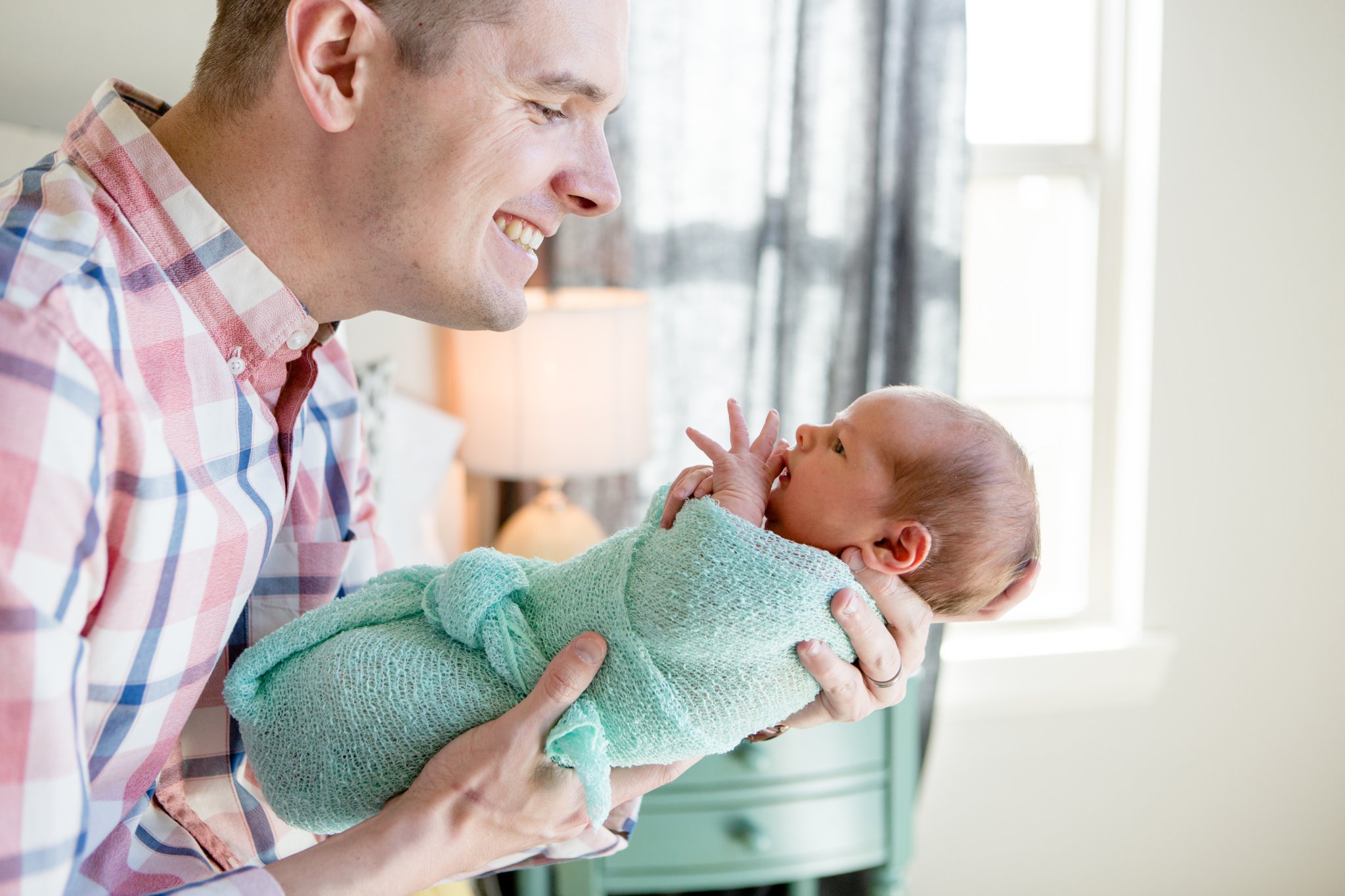 newborn-photography-okc-oklahoma-dad-baby.jpg