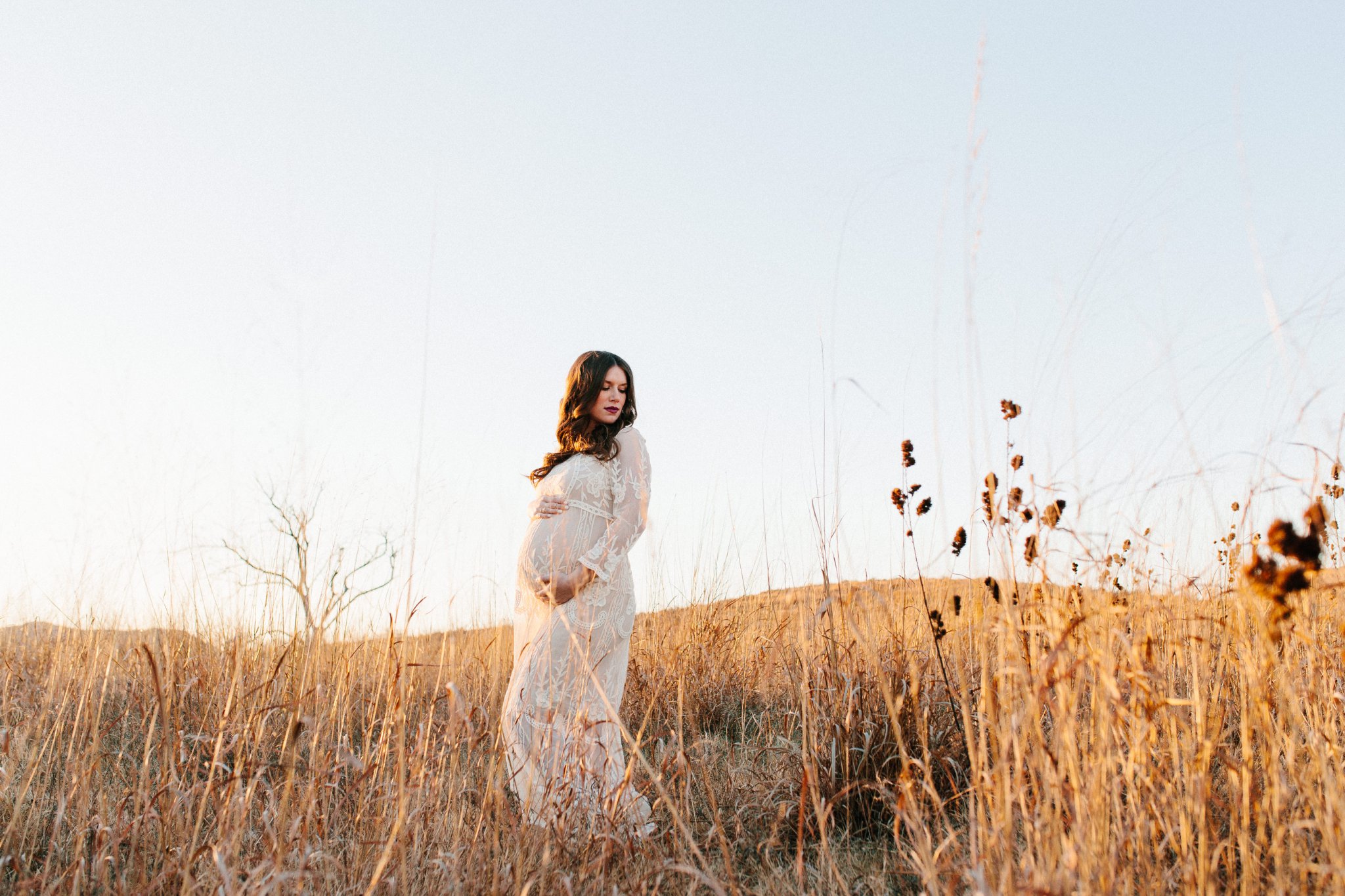 oklahoma-city-newborn-maternity-photography-outdoors-travel-field.jpg