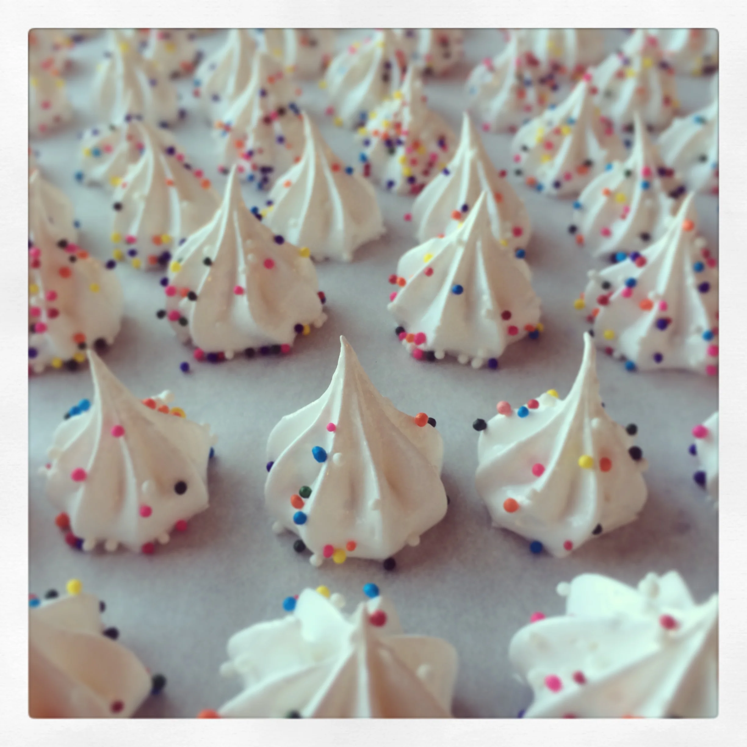 Mernigue "kisses" for the mishloach manot&nbsp;