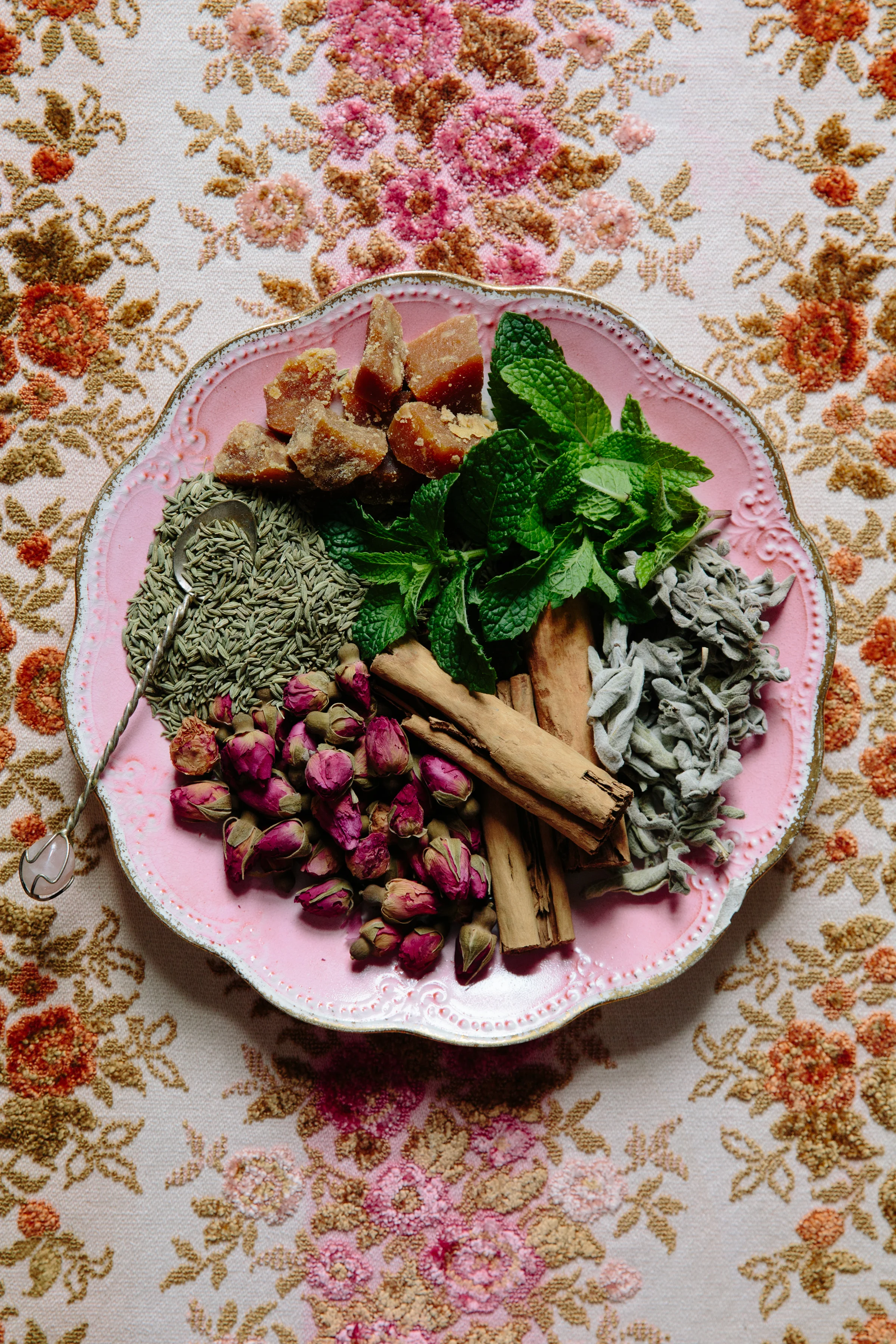 Together with our tea blend you will recieve our recipe for Moroccan spiced tea