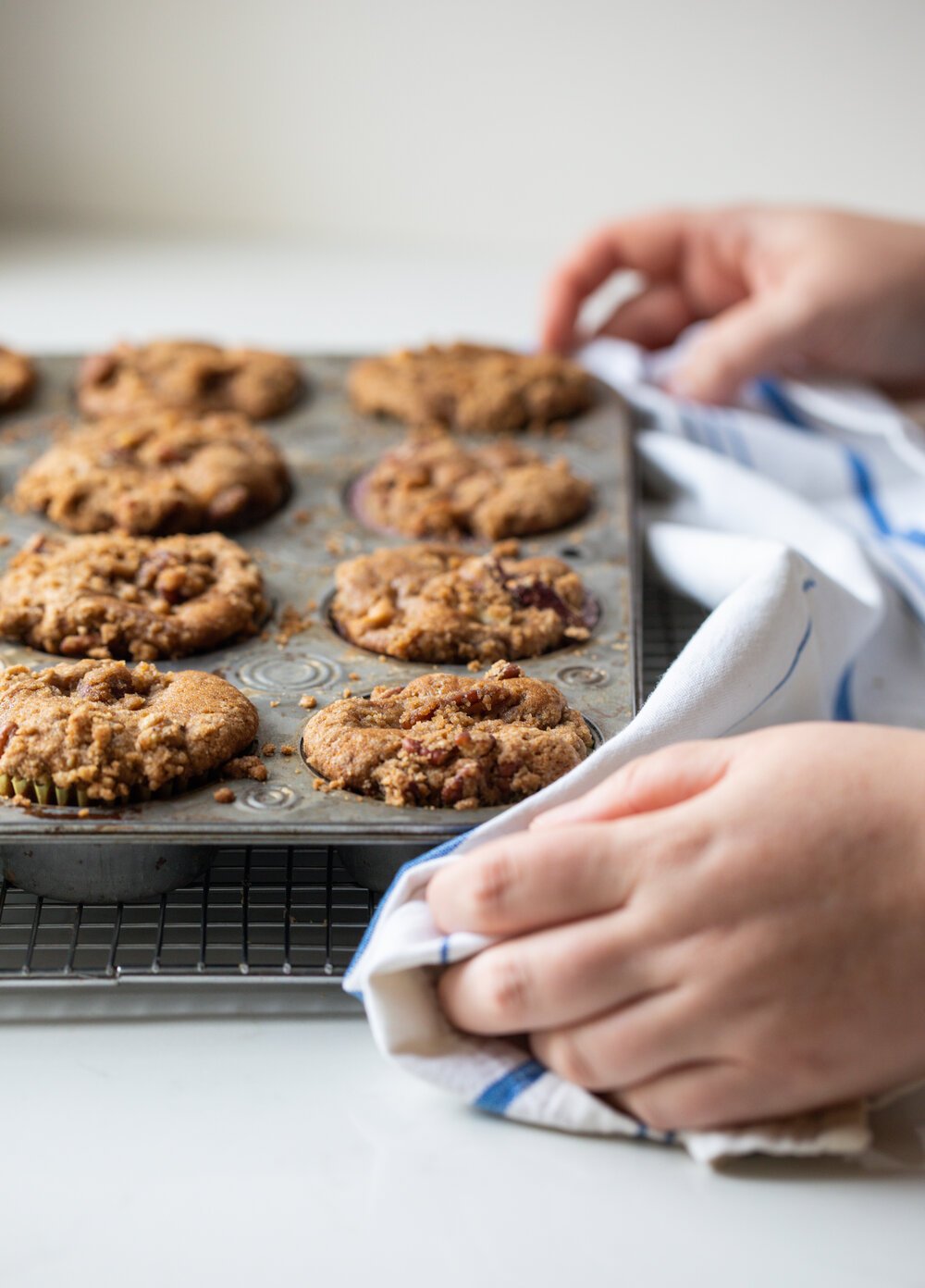 KAFE HAWAIJ APPLE MUFFINS