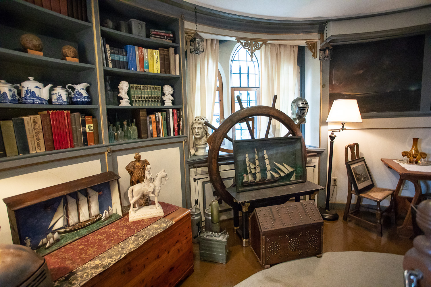 Some of John Hammond's artifacts and memorabilia are housed in this room. 